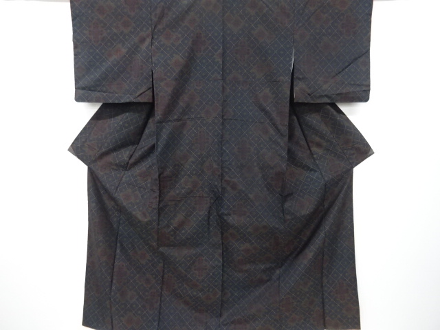 斜め格子に花菱模様織り出し本場泥大島紬着物